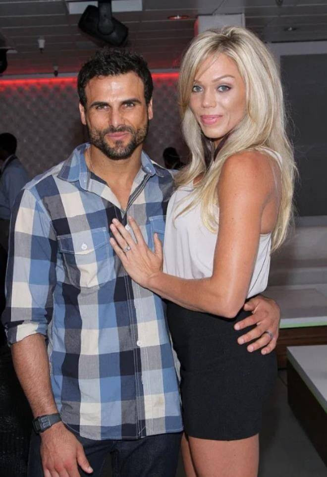 Ünlü model Loni Willison ön dişleri dökük yine çöp toplarken görüntülendi - Resim: 41